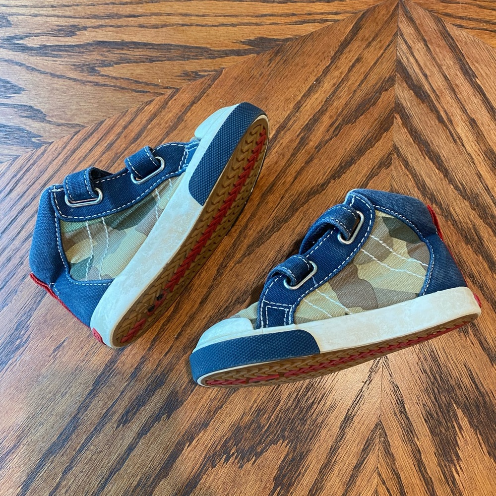 See Kai Run Size 7 Camo Sneakers